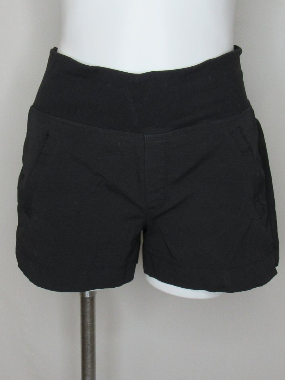 Athleta Black TREKKIE NORTH SHORT 3" Sport Activewear Women's 4